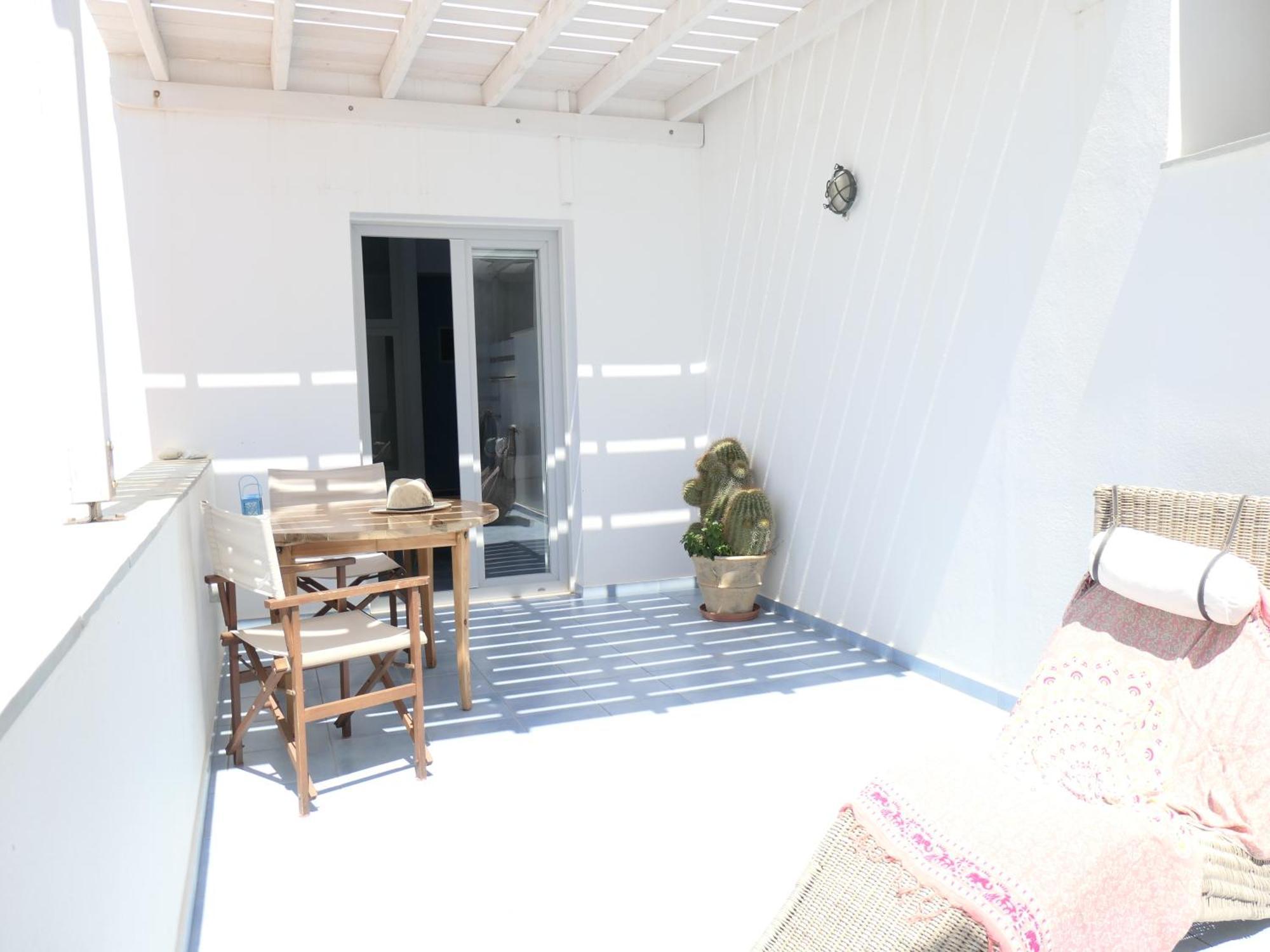 Inaxos Studios, Viewing Apollo Temple. Naxos City Exterior photo