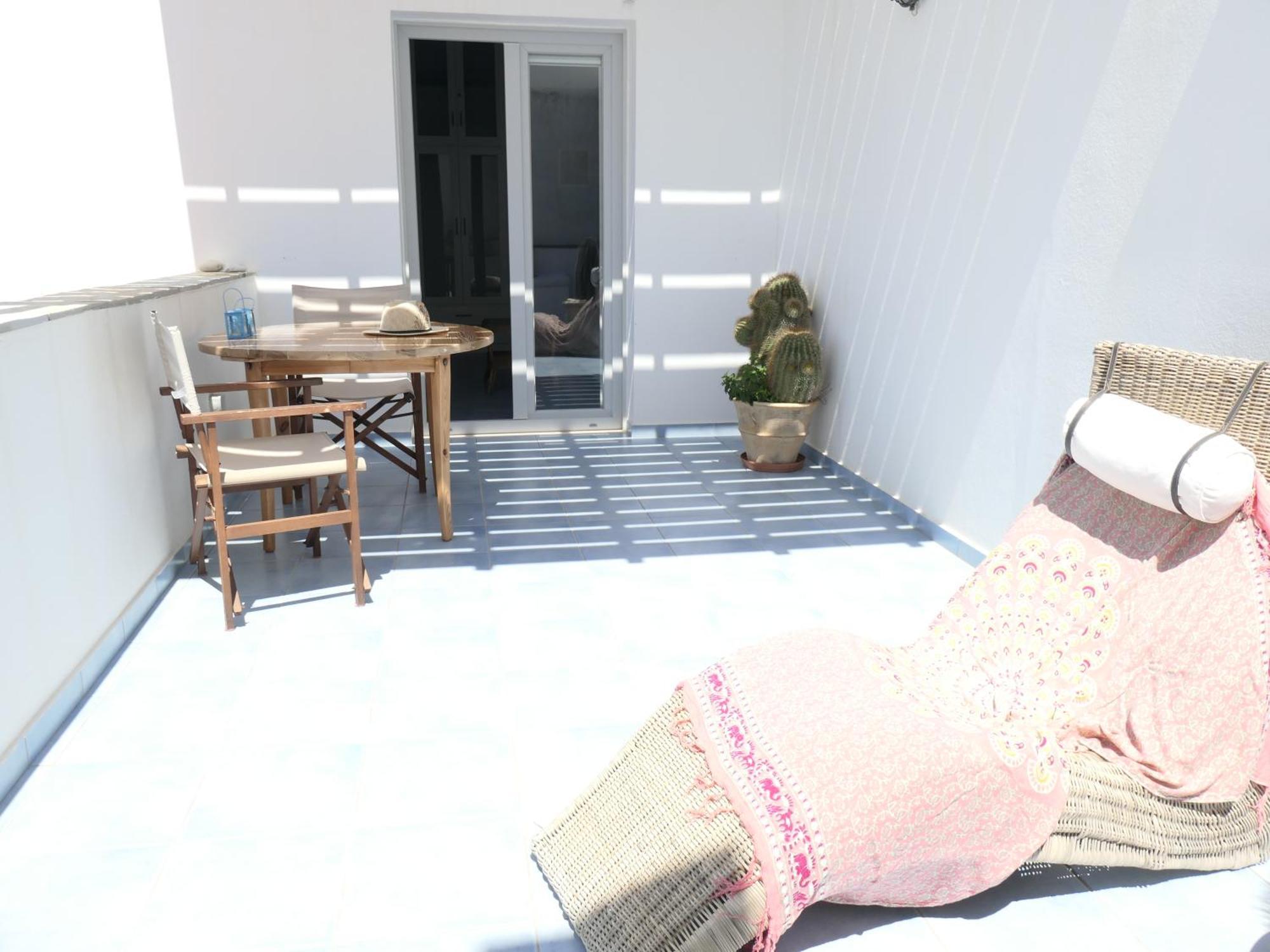 Inaxos Studios, Viewing Apollo Temple. Naxos City Exterior photo